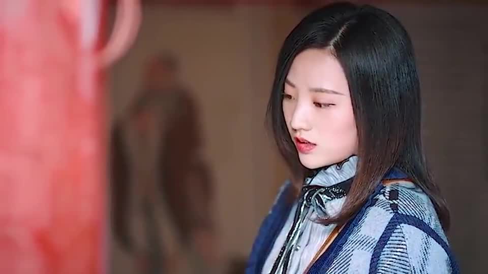 西竹找到秦放,结果他早有了另一个司藤!