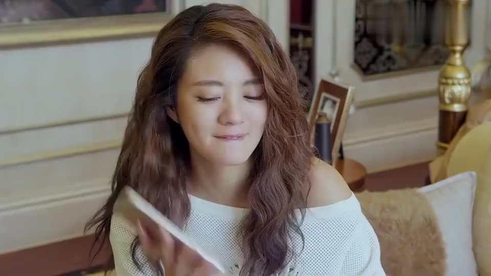 影视 艾董放下执念 艾米尔幸福的笑出声 父亲一脸宠溺 影视 艾董放下执念 艾米尔幸福的笑出声 父亲一脸宠溺