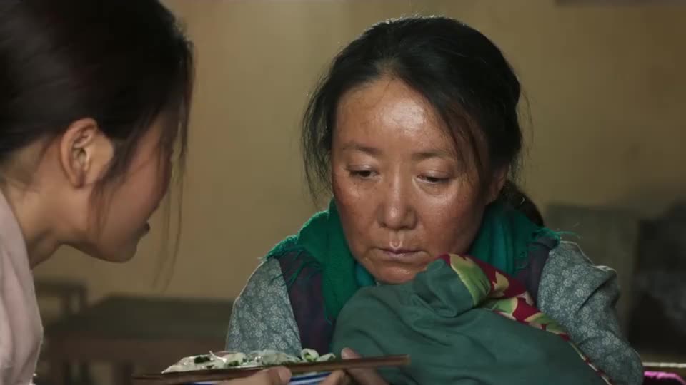 山海情得宝扒火车偷货把尕娃弄丢马喊水直接对得宝当头一棍