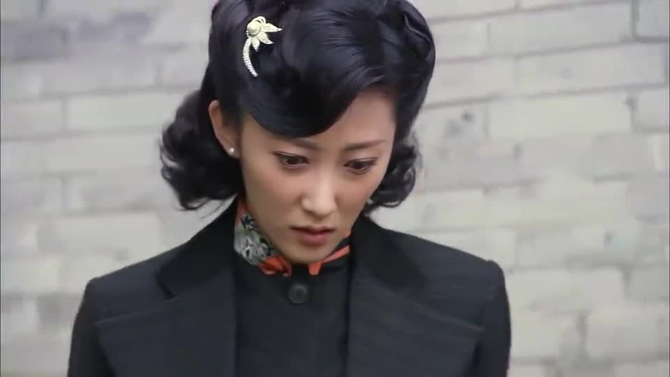 飞哥大英雄美女为了掩护小伙身中数枪壮烈牺牲了