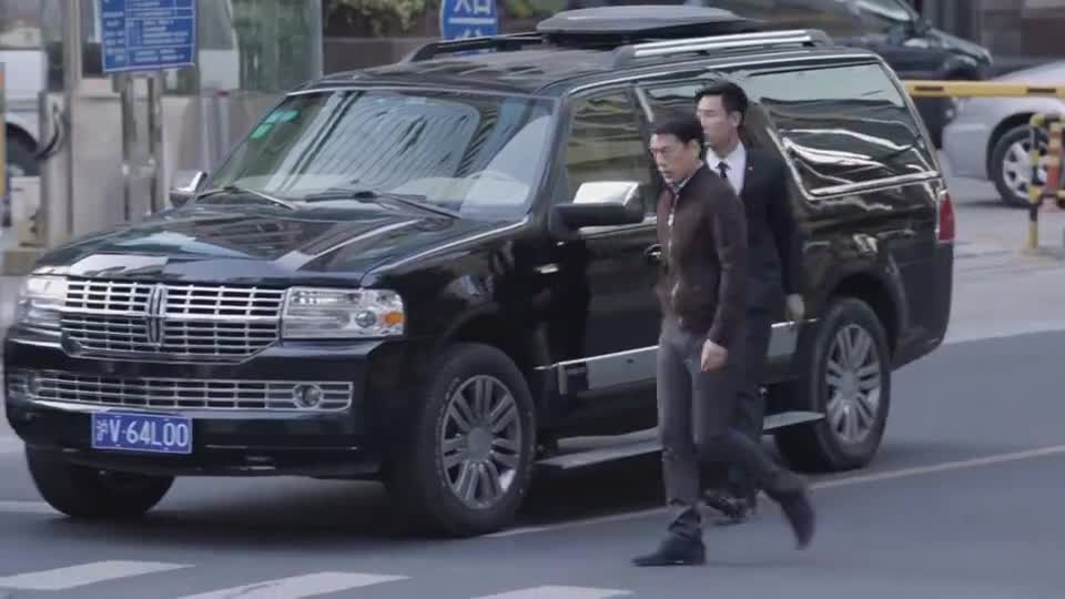 好先生江莱飙车被拦下江昊坤怒扇她巴掌不准伤害你自己