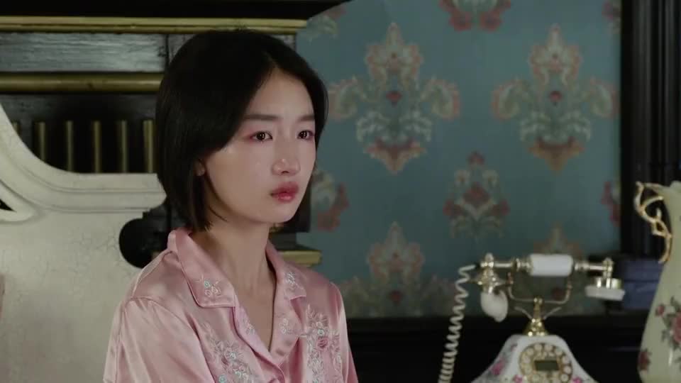 魔都风云萧瑶在屋子里伤心落泪权叔前来找她