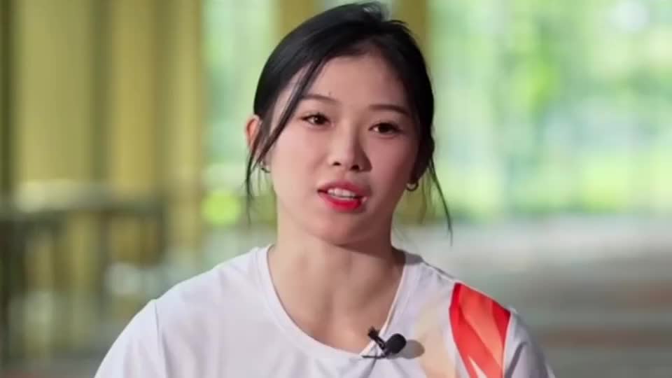 吴艳妮发文告别2025：谢谢你不懈坚持 将和更强自己说你好！