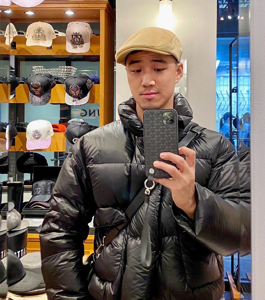 他是来自上海静安的帅哥,一枚很会穿搭的80后时尚博主