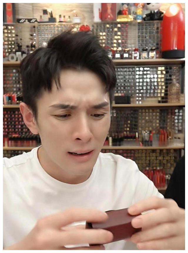 李佳琦如何回应抽烟几句话体现人品终于知道他和薇娅的区别