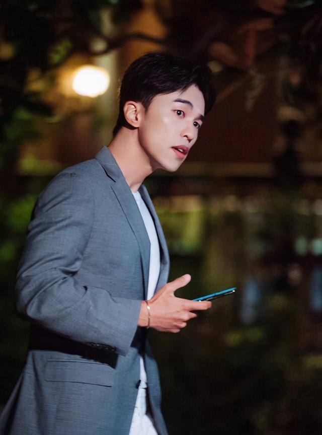 这位小哥名为盛况,英文名卡尔,本科毕业于加拿大温哥华的英属哥伦比亚