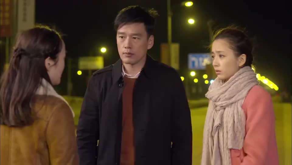 产科医生:曲兰见肖程何晶大哭,街头上演三角恋,场面真狗血