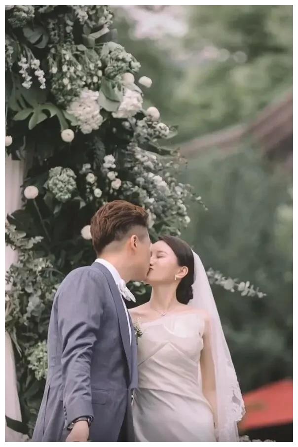 主持人沈涛婚礼现场曝光妻子首露真容颜值不输王牌女郎