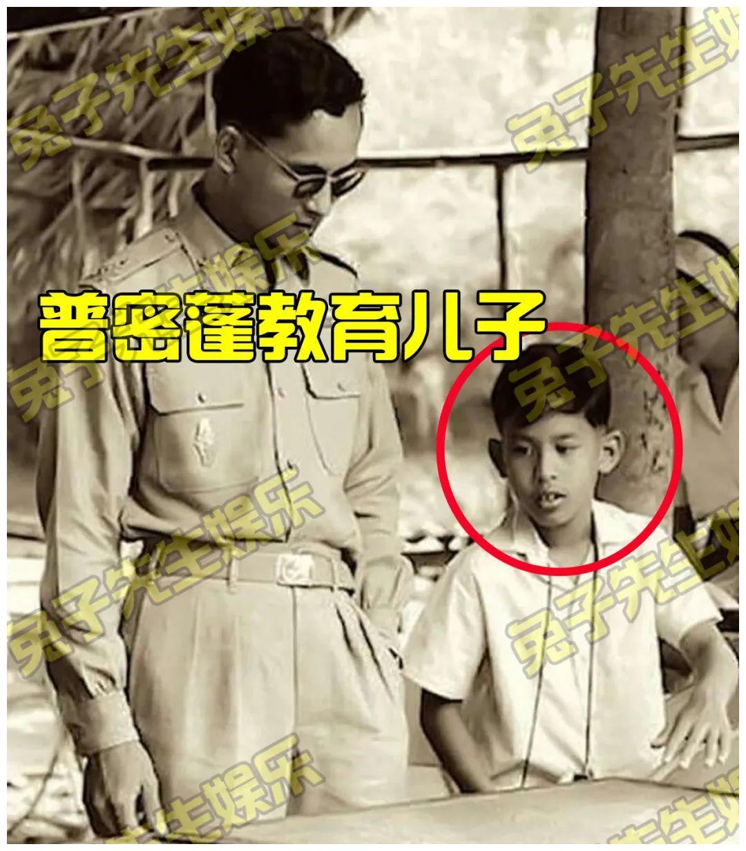 泰王50年前少年样曝光 在海外学习被女孩追捧 与姑娘对视很温柔 财经头条 泰王50年前少年样曝光 在海外学习被女孩追捧 与姑娘对视很温柔 财经头条