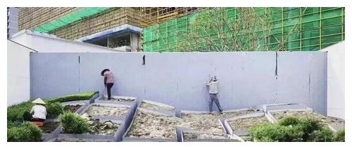 是手机上面有个小黑方格子，咋去掉？