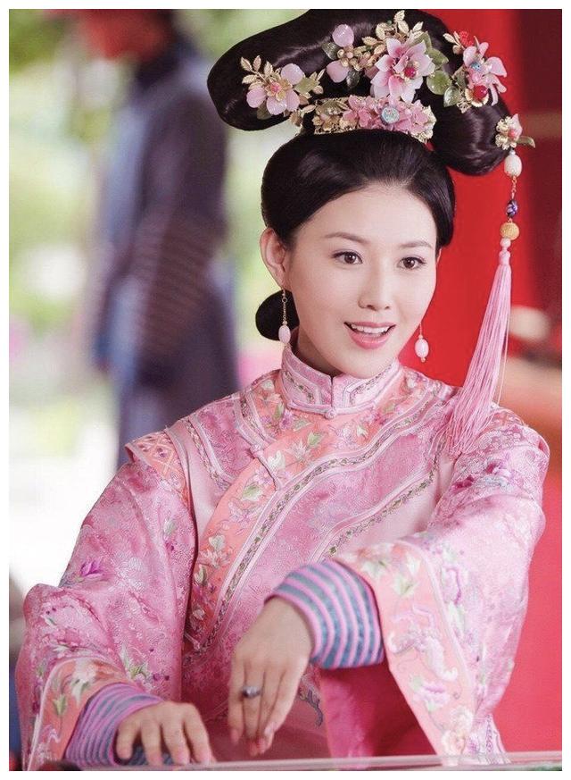 张雪迎虽然张雪迎也算是个美女并且童星出身,但是她饰演董鄂妃确实是