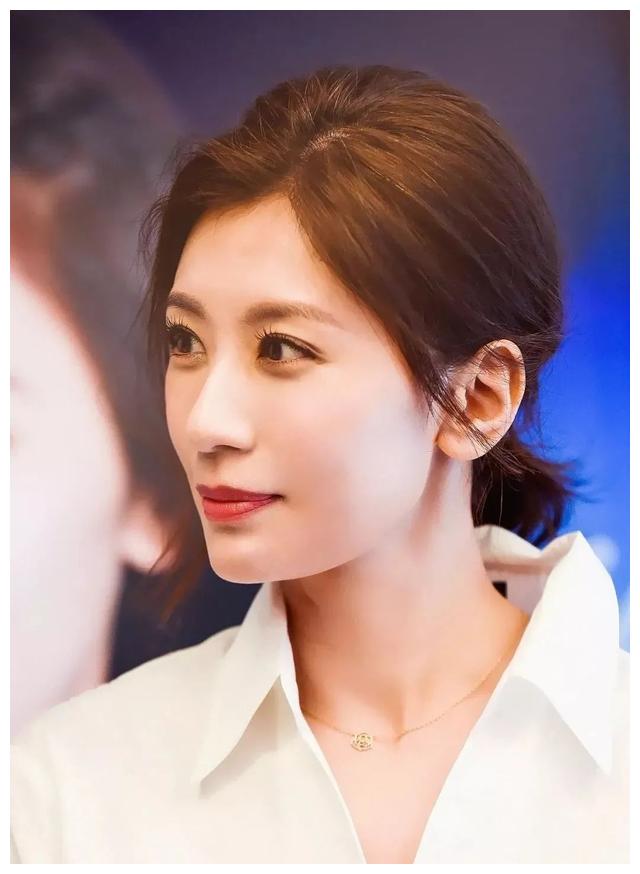 而有的只有笑的时候才会露出来天生眼轮匝肌不发达的人也别着急,眼轮