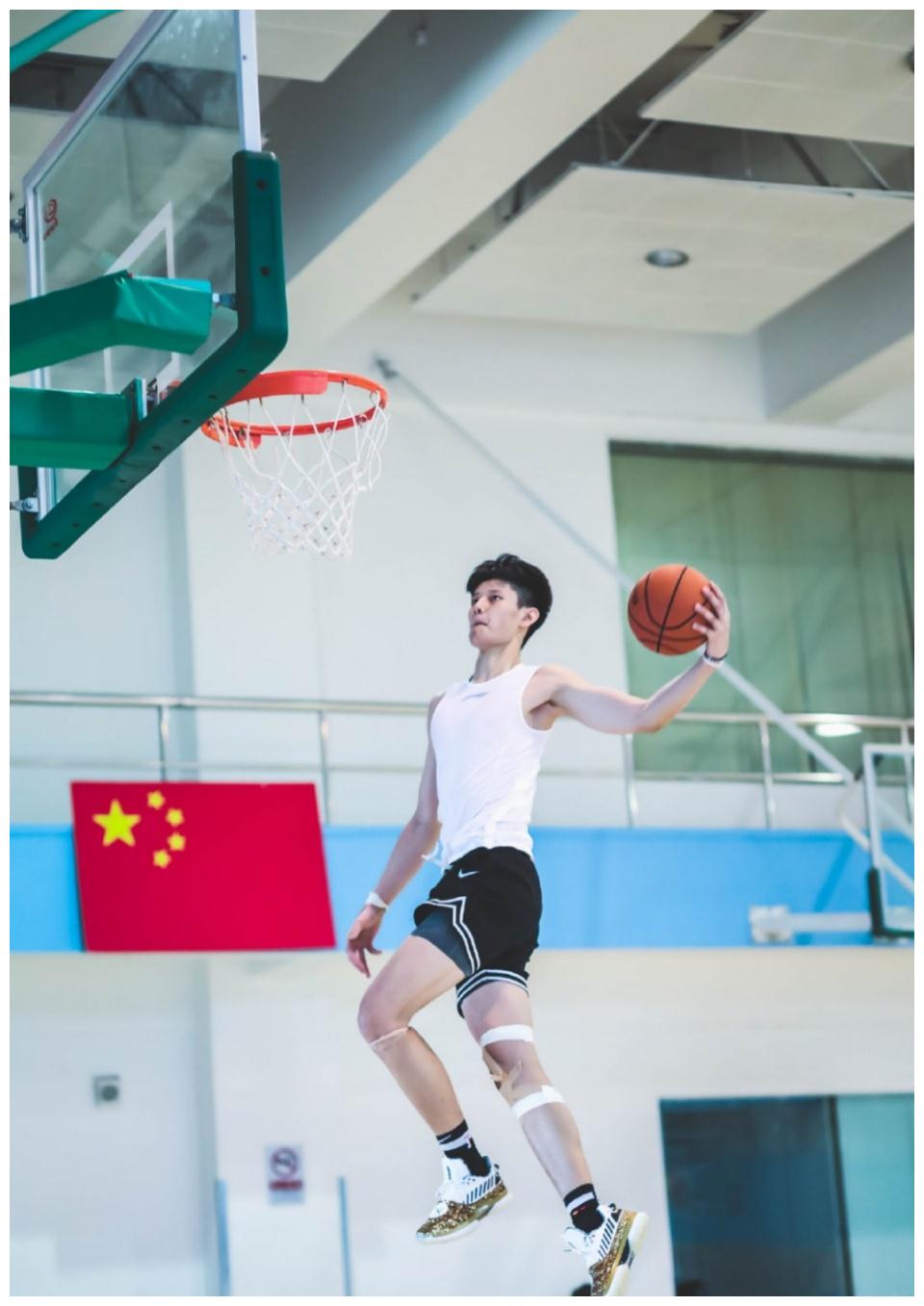 中国篮坛超新星正式亮相或加盟北京首钢未来让人期待