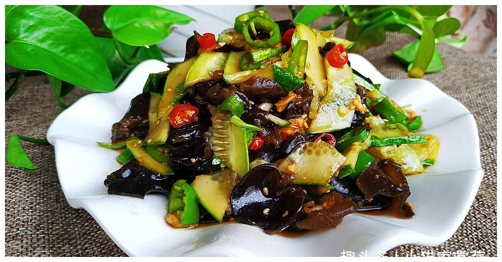 木耳凉拌黄瓜家常做法,看着都好吃方法简单,孩子爱吃上桌就光盘