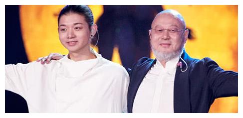霍尊母亲为他退出歌坛父亲火风再婚后亲妈继母胜却似姐妹