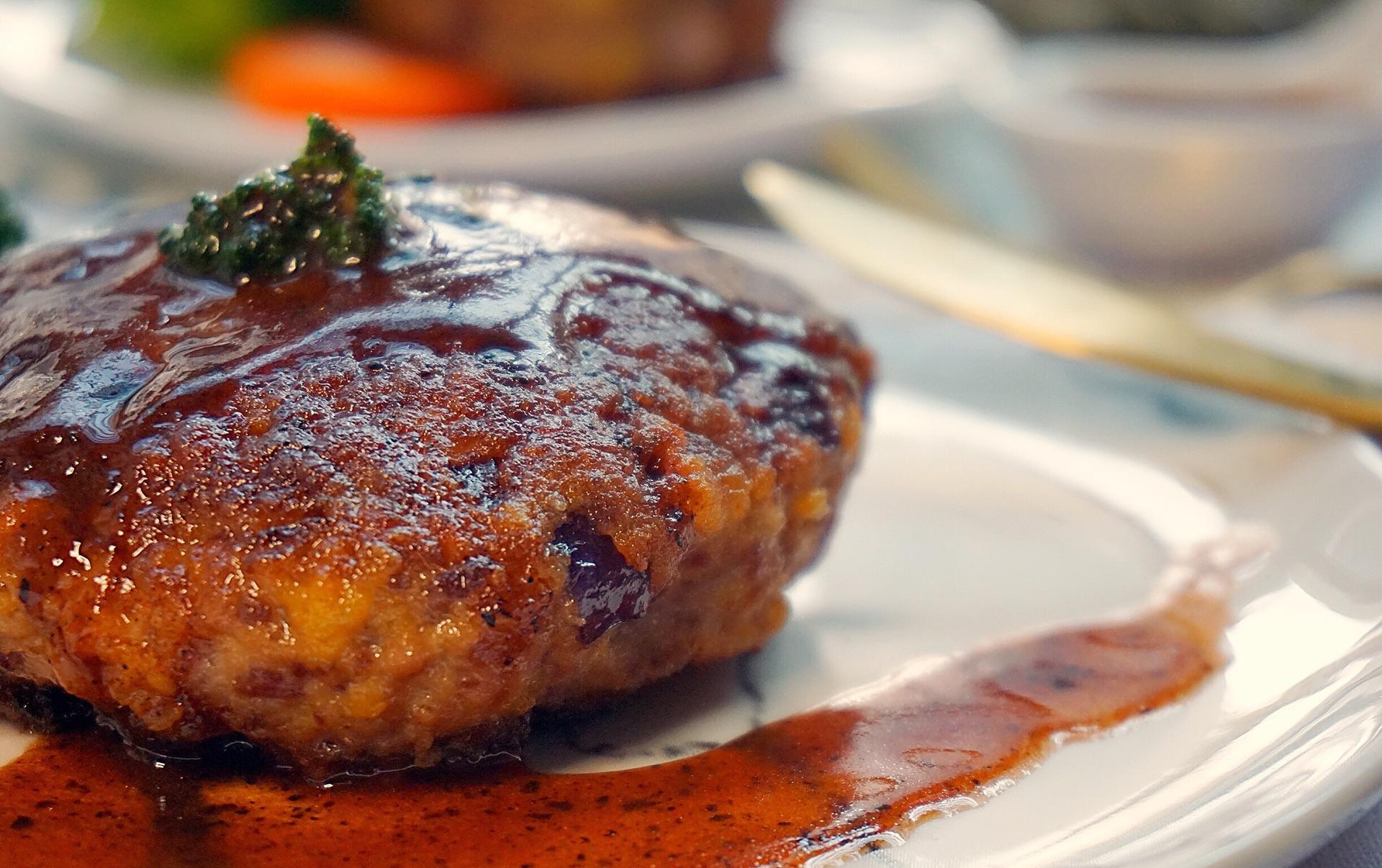 酱汁香浓美味,口感丰富又营养,自制家庭日式牛肉汉堡肉__财经头条