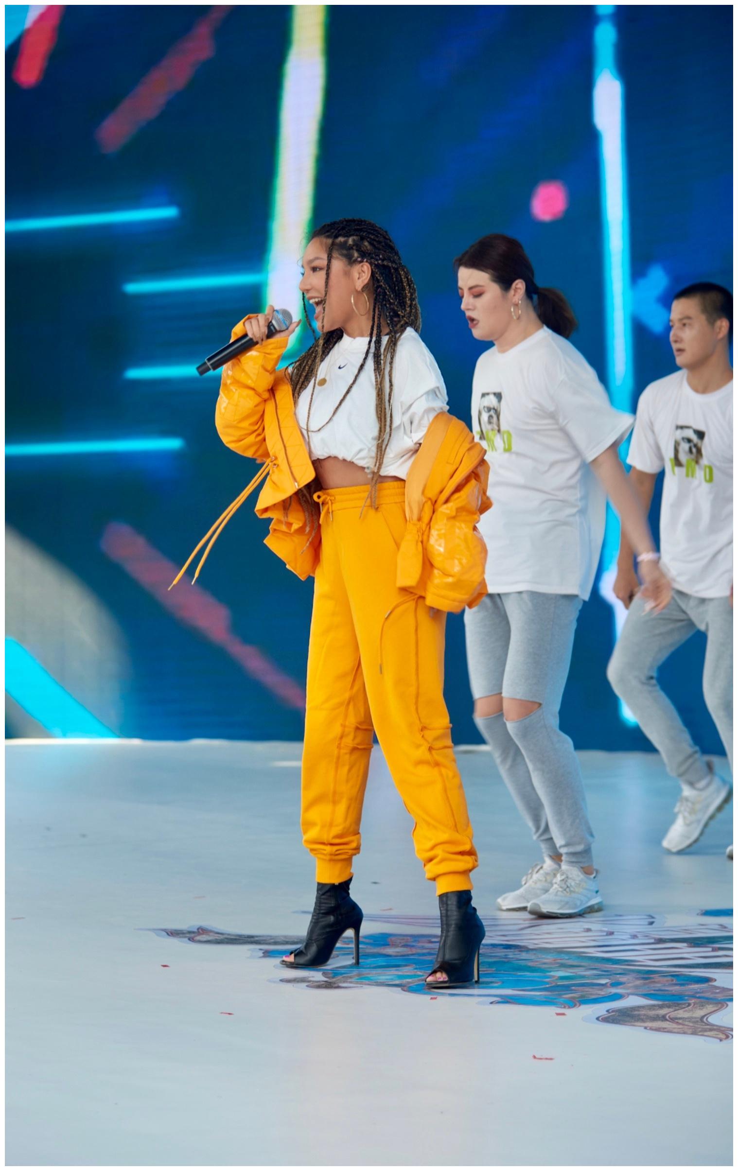 江映蓉听陈梓童写给妈妈的歌哭了身世坎坷自幼和妈妈感情好