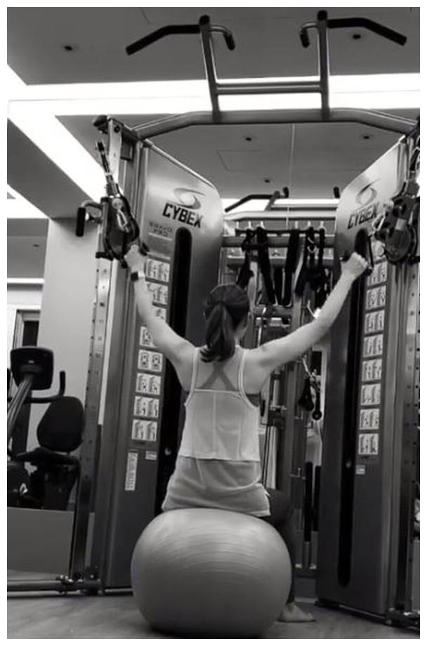 何超莲窦骁频繁秀恩爱 还再次自曝同居甜蜜细节 看来结婚指日可待