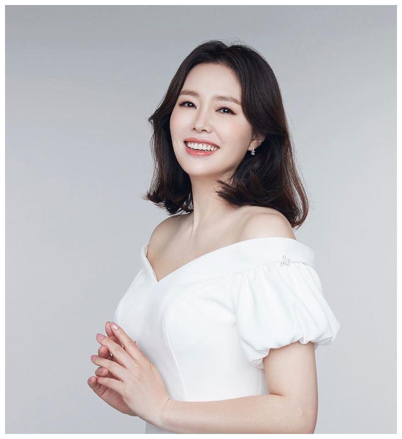 是圈中有名美男,妻子曾为拍戏丢了孩子|夏希罗|崔秀宗|拍戏_新浪新闻