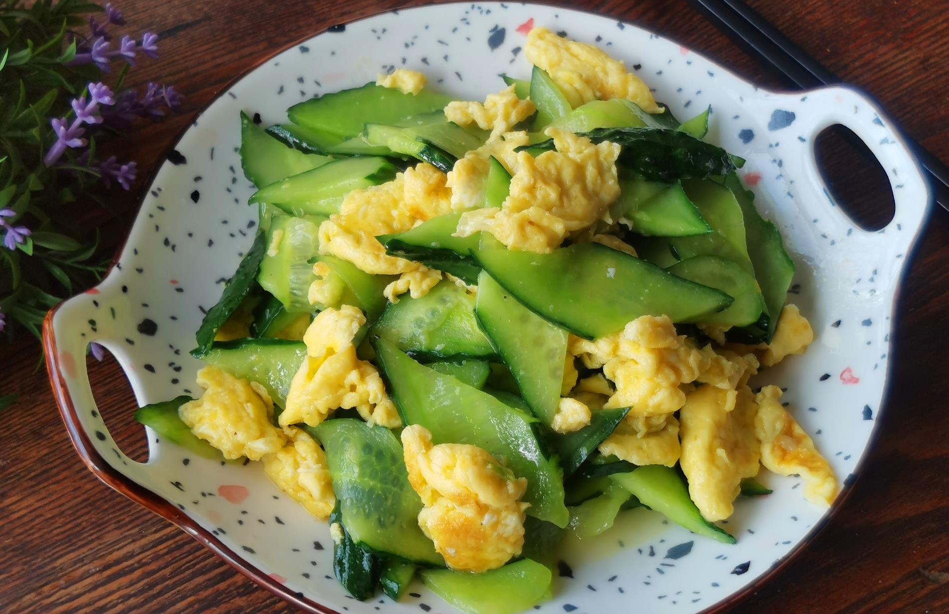 春季把鸡蛋这样搭配炒简单快手家常菜吃着清香清淡又爽口