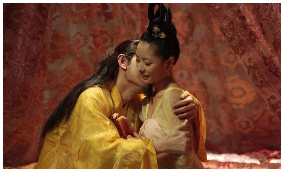 侍奉皇帝时除了不能出声,后妃们还要忍受3点,一般人不能理解