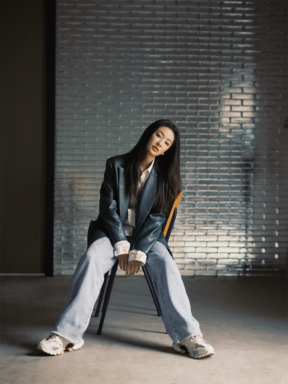 孙佳雨冬日胶片写真曝光 复古暗调诠释独特魅力|孙佳雨|胶片|复古