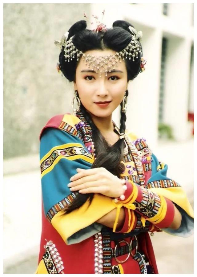 袁洁莹这个笑起来酷酷的女孩她的古装剧可是承包了很多人童年