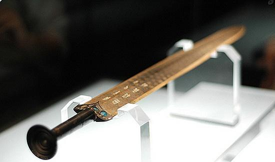 此剑出土时"滴血认主",x光下科学无解,借给此国展览却遭破坏