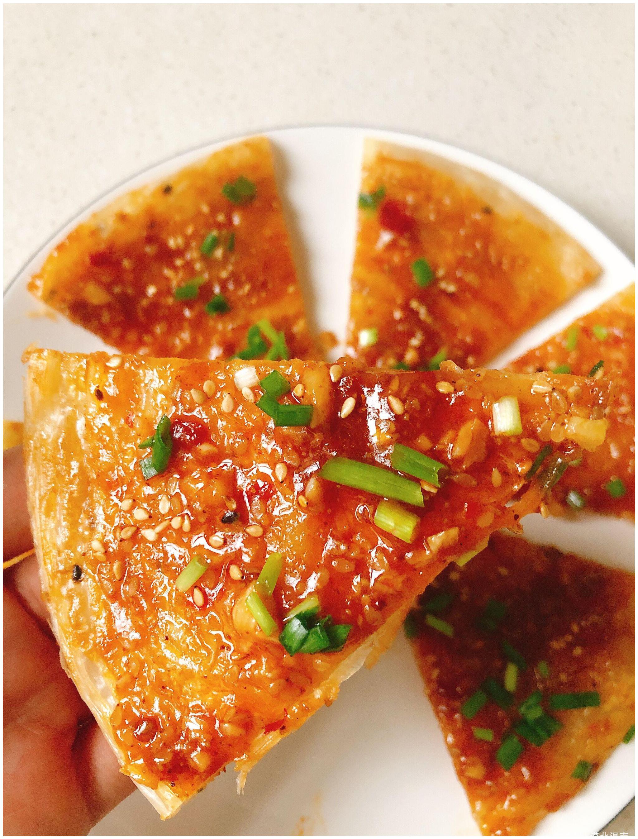 不用揉面酱料十足的香酱饼,自己轻松在家做,现做现吃解馋过瘾