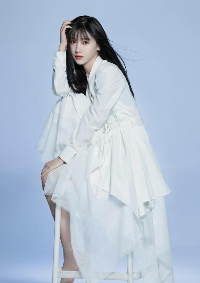 李沐宸,荧屏上的潜力艺人,生活中的唯美少女,让人喜爱