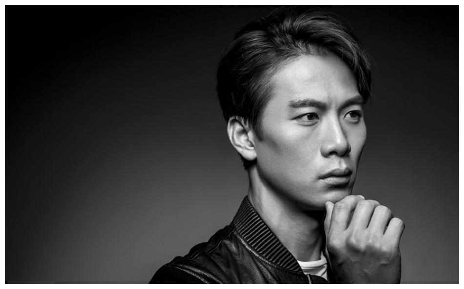 不肯放弃中国国籍,最终选择回国跑龙套|戚玉武|国籍|新加坡_新浪新闻