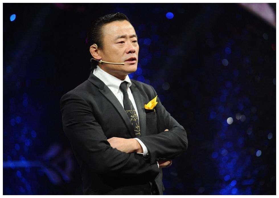 周立波私人座驾曝光,拥有国内首台ktm,下车得拆方向盘