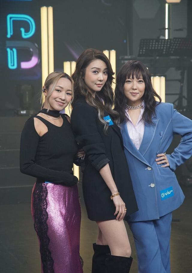 郑融薛同凯琪浴室叙旧一齐冲凉谈心事