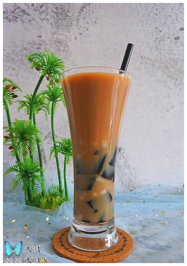 用椰汁 红茶组合出一杯飘香的椰香奶茶,好喝不腻|椰汁|奶茶|红茶_新浪