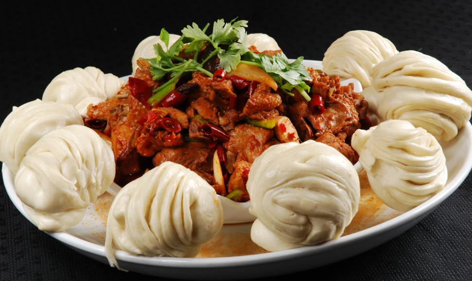 东北家常菜:酱排骨焖花卷,肉香浓郁,软烂脱骨,汤汁满满_高清图集_新浪