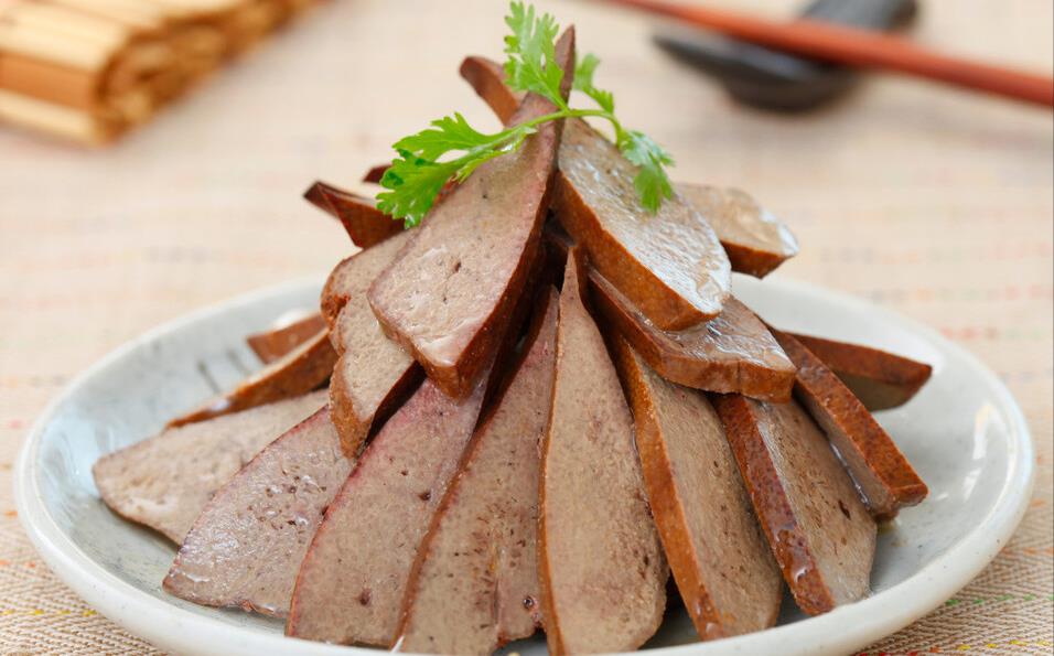 卤猪肝不要直接下锅卤记住2个技巧鲜嫩入味不硬不腥