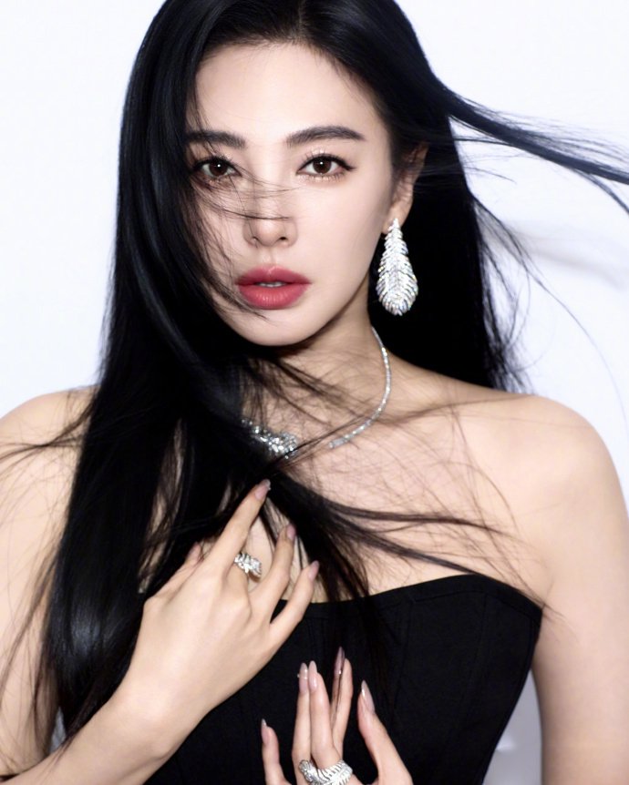 张雨绮倒立的白玫瑰，真的是太让人惊讶 ​​​