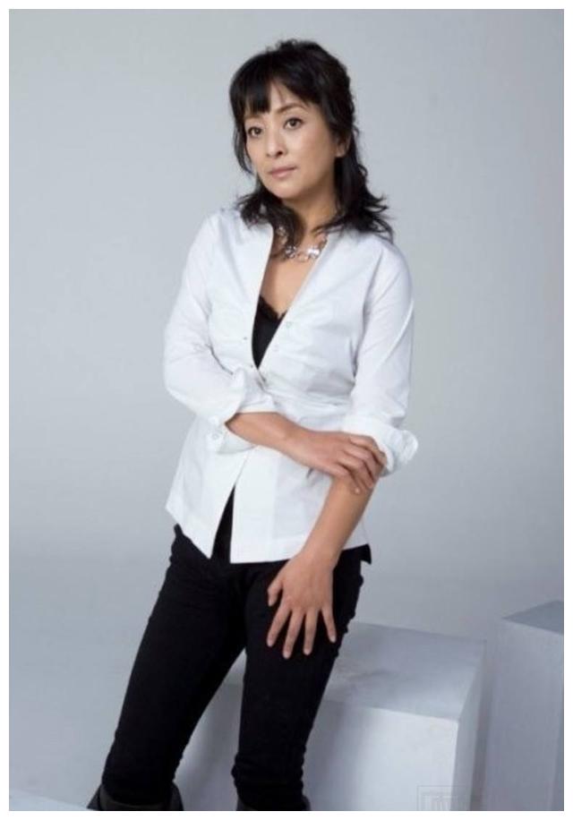 扬言不嫁中国人,2嫁国外却惨失婚,狼狈回国后李勤勤今怎样了?