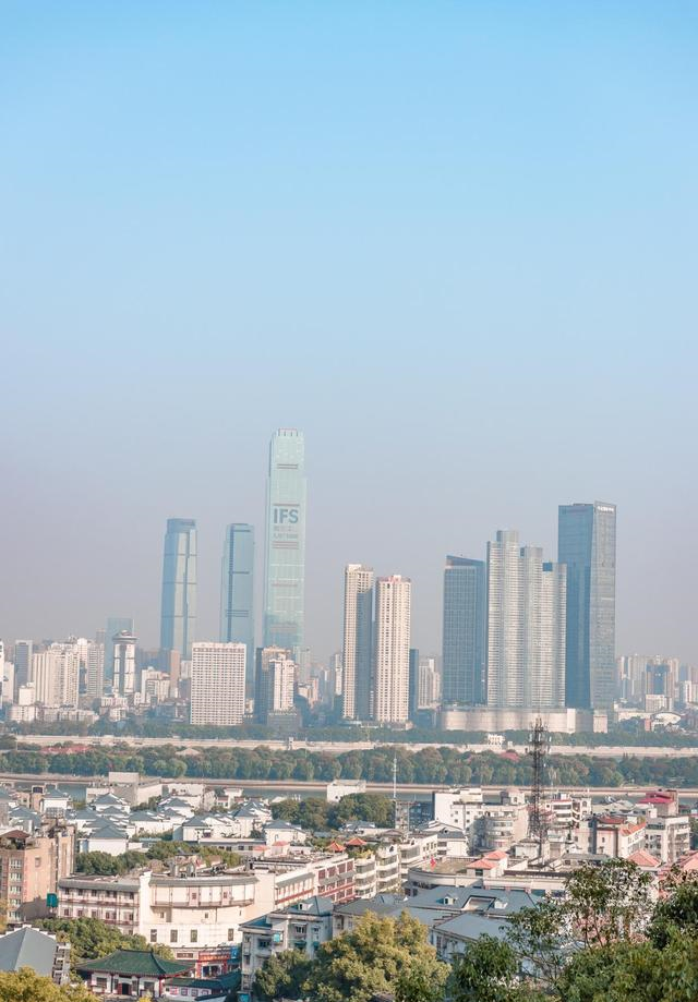 中国城市gdp排行2017_预测2021前三季度中国25强城市GDP排名