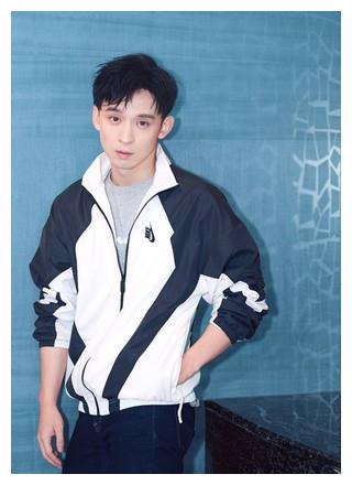 其实,董子健参演电影的动机并不单纯,因为拍电影可以让他在美国大学里