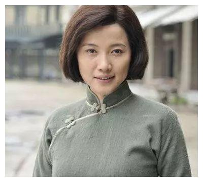 为照顾母亲隐退8年,复出后一举拿下八个影后,47岁至今未婚