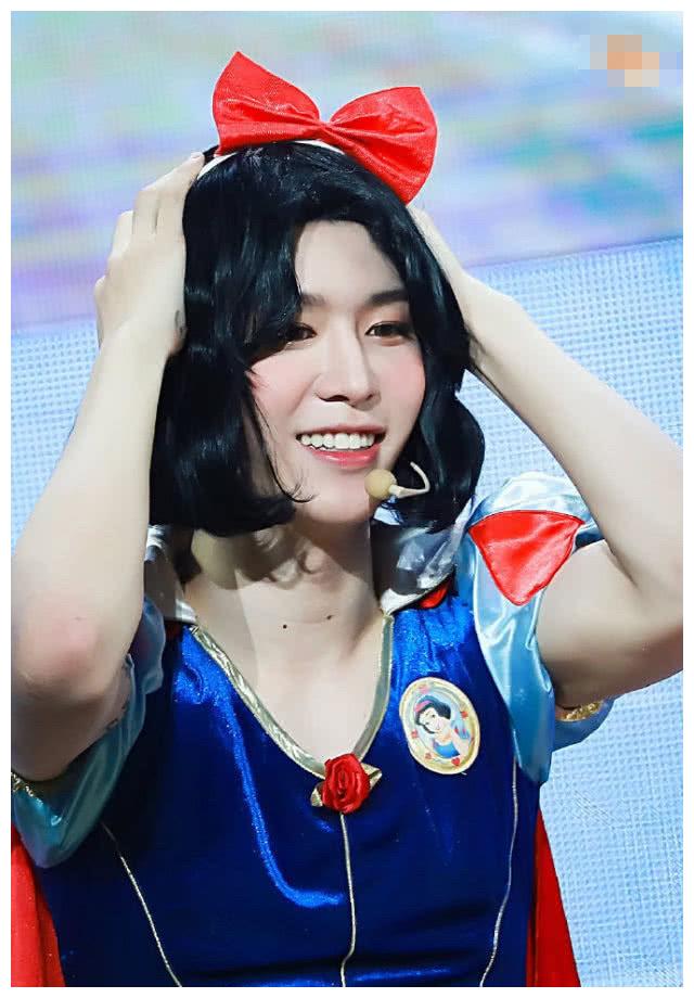 范丞丞穿女装扮白雪公主 比范冰冰还要美艳