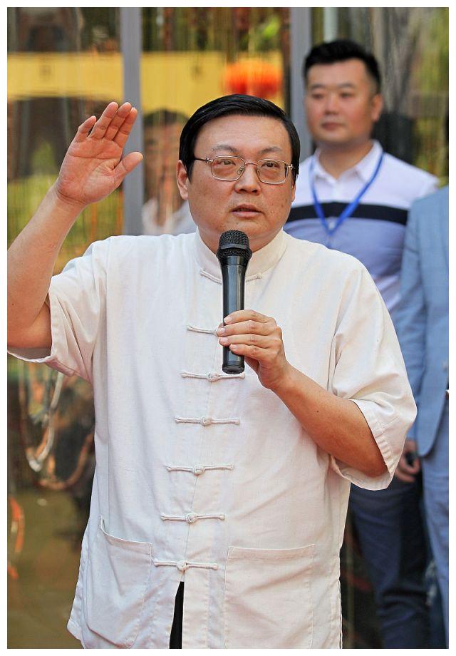 成于嘴也败于嘴,"老梁"的节目被"停播",知道原因后:停得好