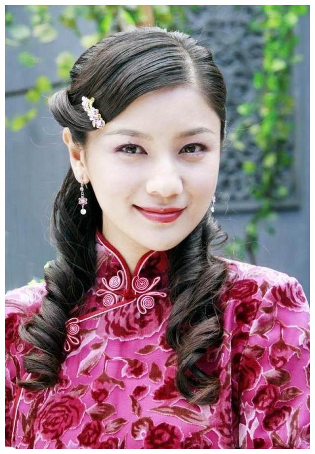 胡可的演技还是可圈可点,面对激烈的竞争,一直没有什么拿得出手的作品