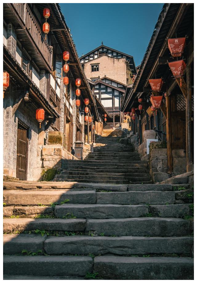 登云梯长街观长江日暮新旧之间的石柱西沱古镇让人心生感慨