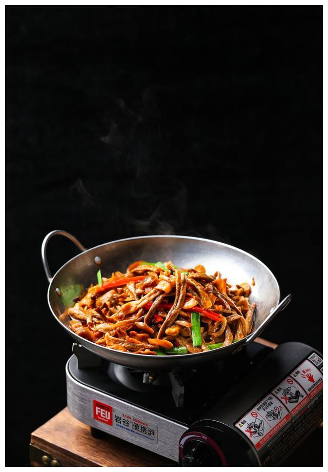 鹿茸菌是种美味的高端食材食用菌,有股淡淡的令人愉