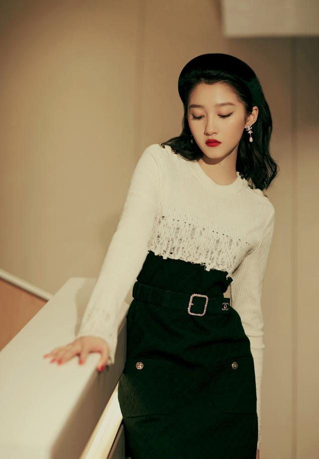 关晓彤也太厉害了,把黑白穿搭穿出了高级感,二八身材比例太优越休闲区蓝鸢梦想 - Www.slyday.coM 关晓彤也太厉害了,把黑白穿搭穿出了高级感,二八身材比例太优越休闲区蓝鸢梦想 - Www.slyday.coM