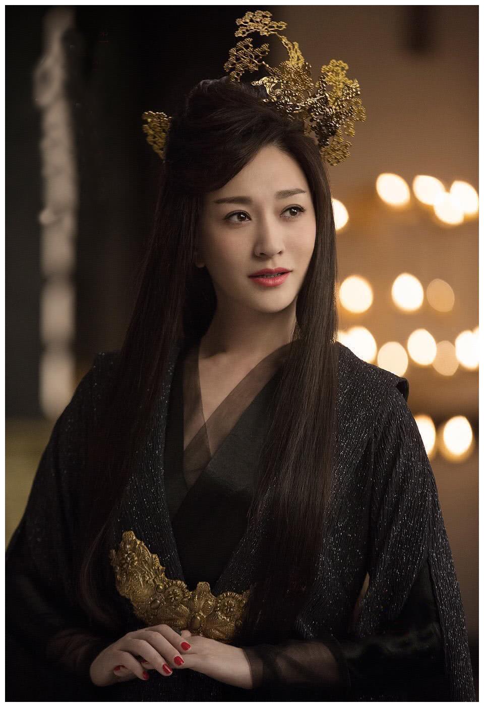 有种"美"叫女星穿黑衣古装,赵丽颖赵露思倪妮,谁最惊艳?