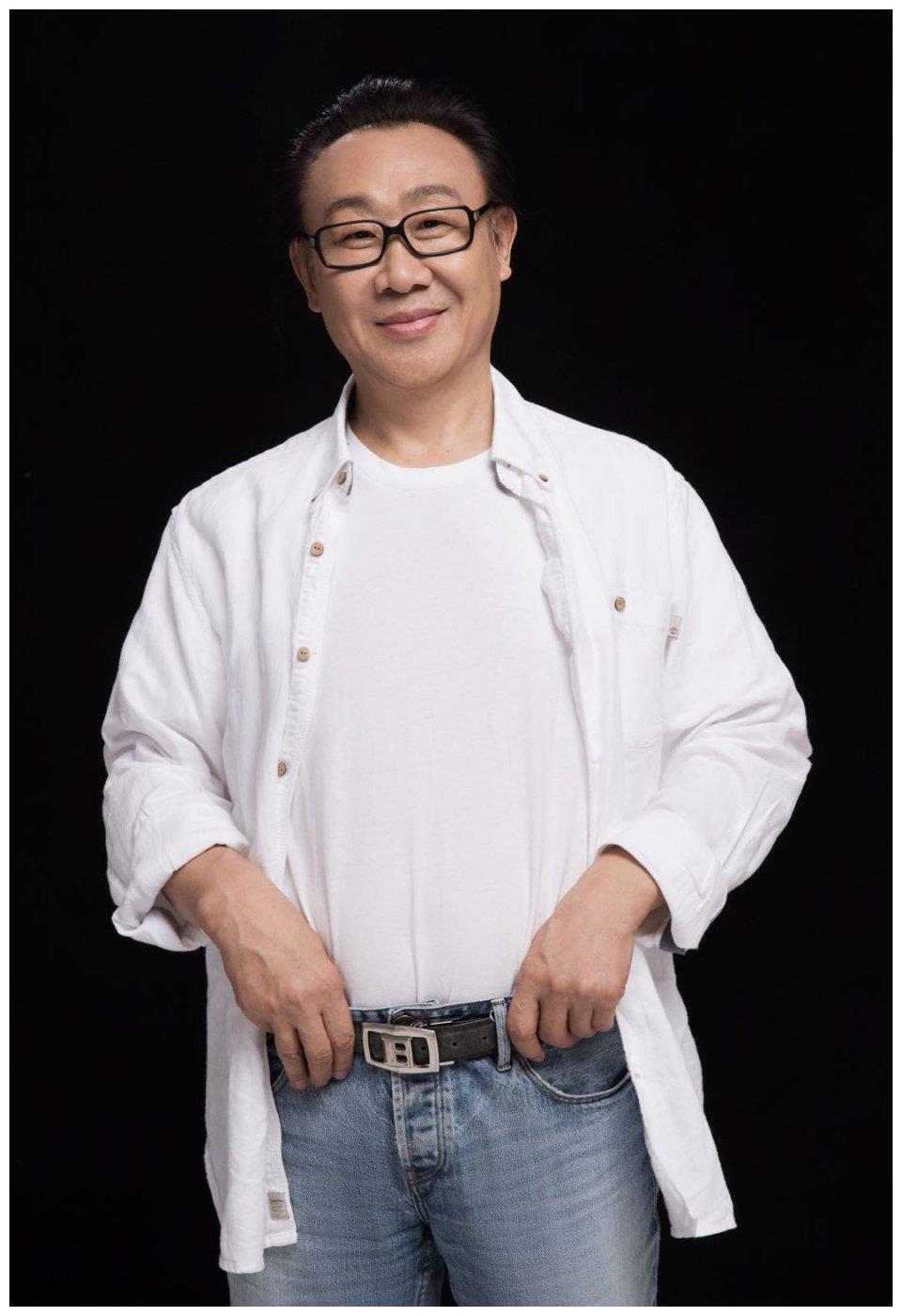 王佑贵作曲并献唱《想见村里每一个人》 独特视角诉说乡愁__财经头条