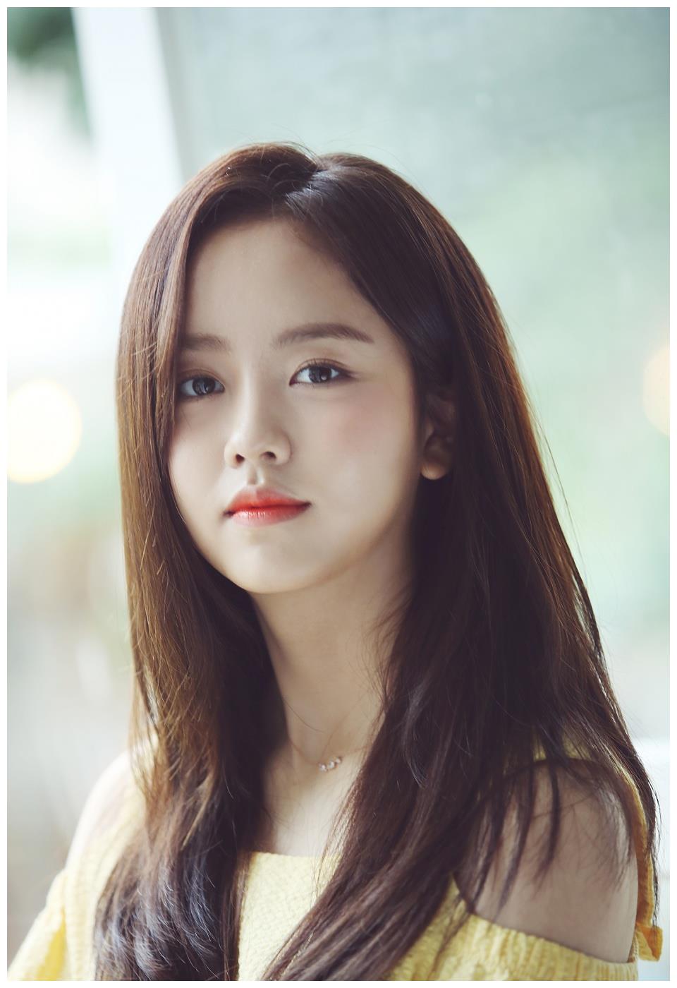 韩国三金之一金所炫越来越有小女人味道了